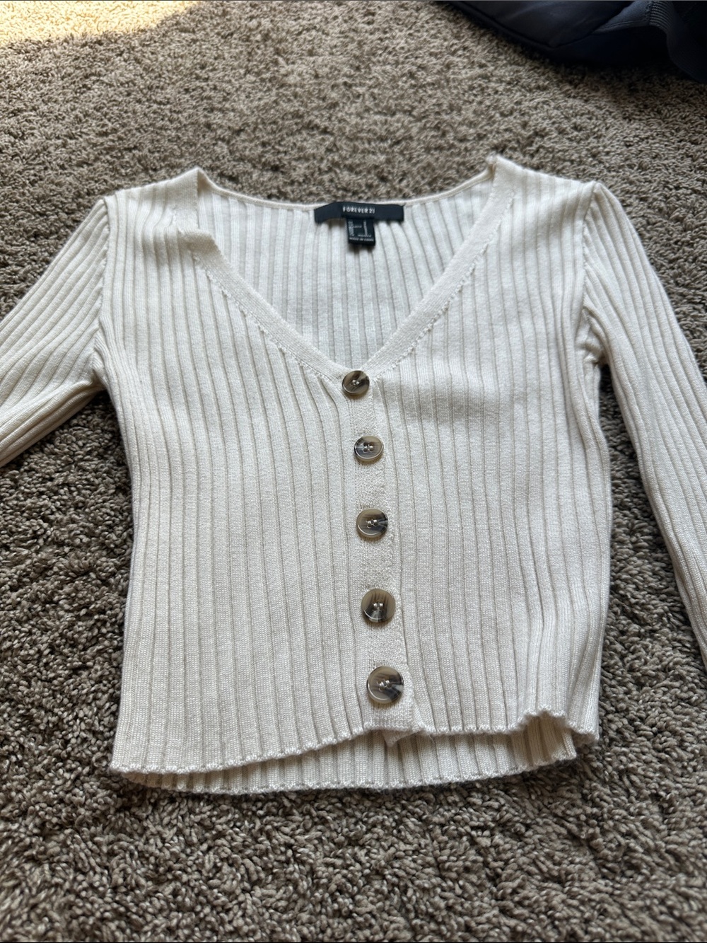 Forever 21 Cream Ribbed V-Neck Button Cropped Cardigan - Picture 4 of 4